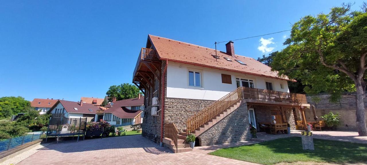 Jazmin Apartman Тихань Екстер'єр фото
